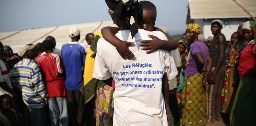 Lusenda, territoire de Fizi, Sud-Kivu, RD Congo : Une femme et son enfant dans le camp des réfugiés burundais de Lusenda
